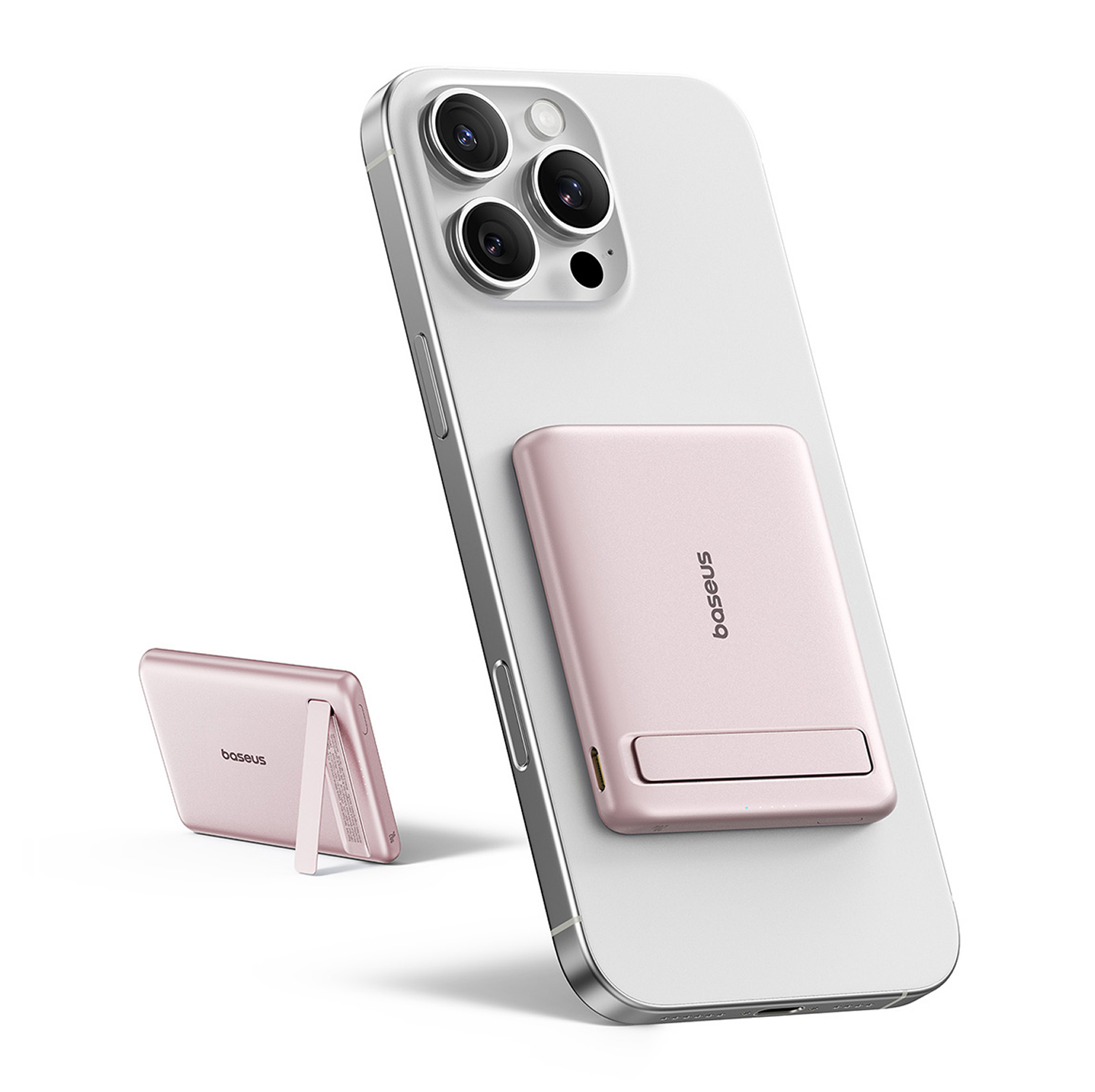 Batería externa Baseus rosa unida a un iPhone plateado. Otra batería está sola.