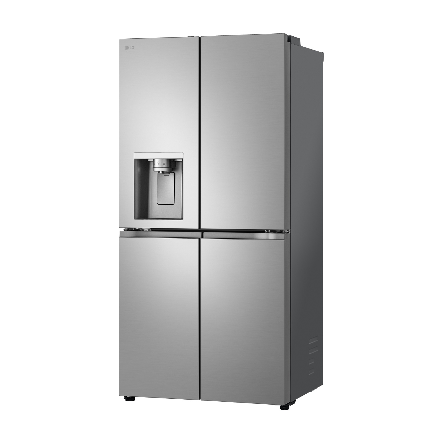 Un frigorifero LG argento a quattro porte con dispenser d'acqua.