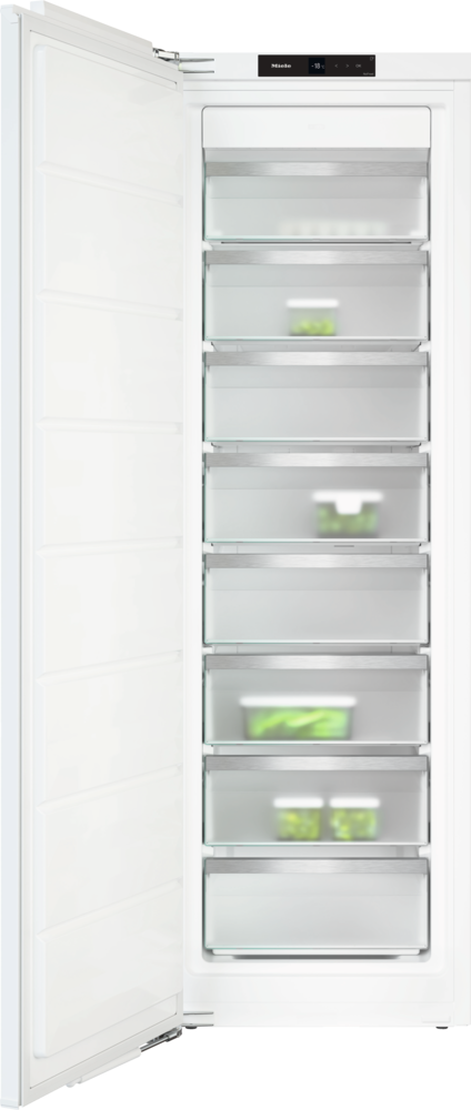 Ein offener weißer Gefrierschrank mit mehreren Glasböden und transparenten Behältern.