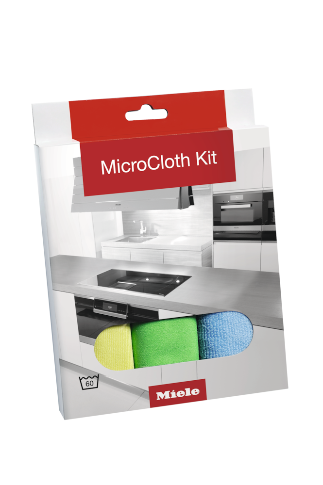 Miele MicroCloth Kit mit drei Tüchern in Gelb, Grün und Blau. Küche im Hintergrund.