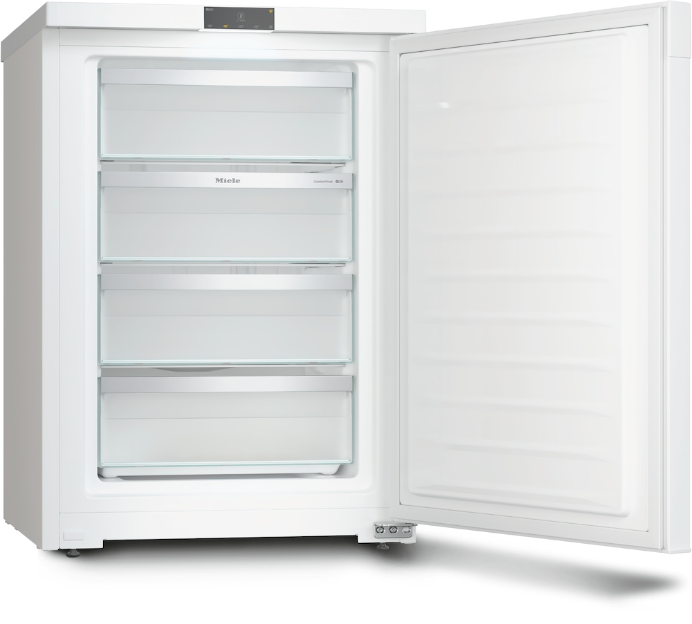 Ein weißer Gefrierschrank mit offener Tür, vier Schubladen und Miele-Logo.