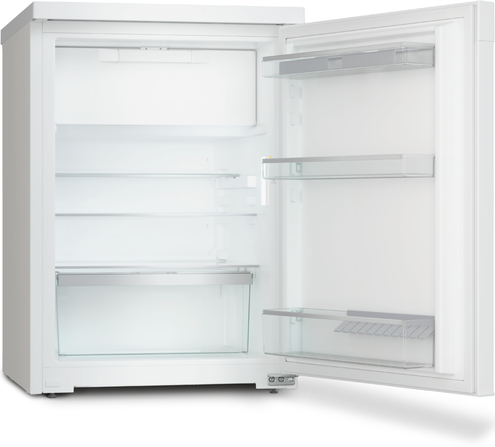 Ein weißer Kühlschrank mit offener Tür und leeren Glasböden.