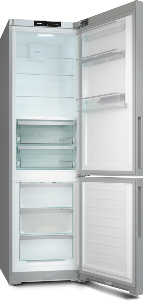 Ein leerer, offener Kühlschrank mit Glastüren und Schubladen. Innenbeleuchtung leuchtet.