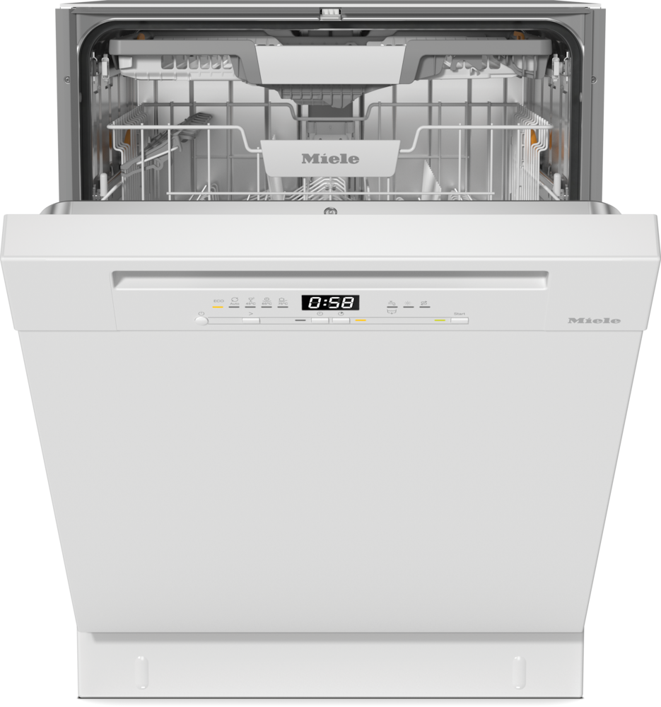 Eine weiße Miele Spülmaschine mit geöffneter Tür, Innenraum sichtbar.