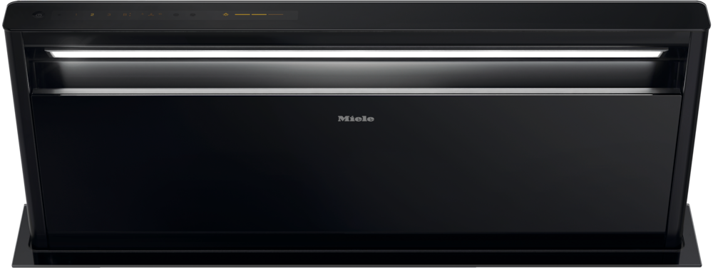 Elegante schwarze Miele Dunstabzugshaube mit horizontaler Lichtleiste und Touch-Bedienung.