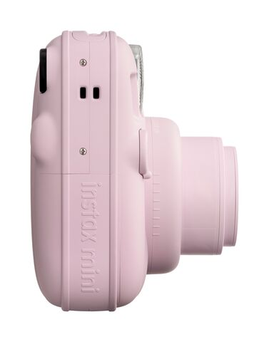 Różowy aparat natychmiastowy z wytłoczonym napisem "Instax mini".