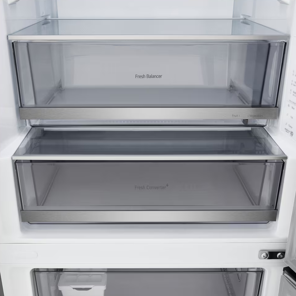 Üres hűtőszekrény fiókok: Fresh Balancer és Fresh Converter.