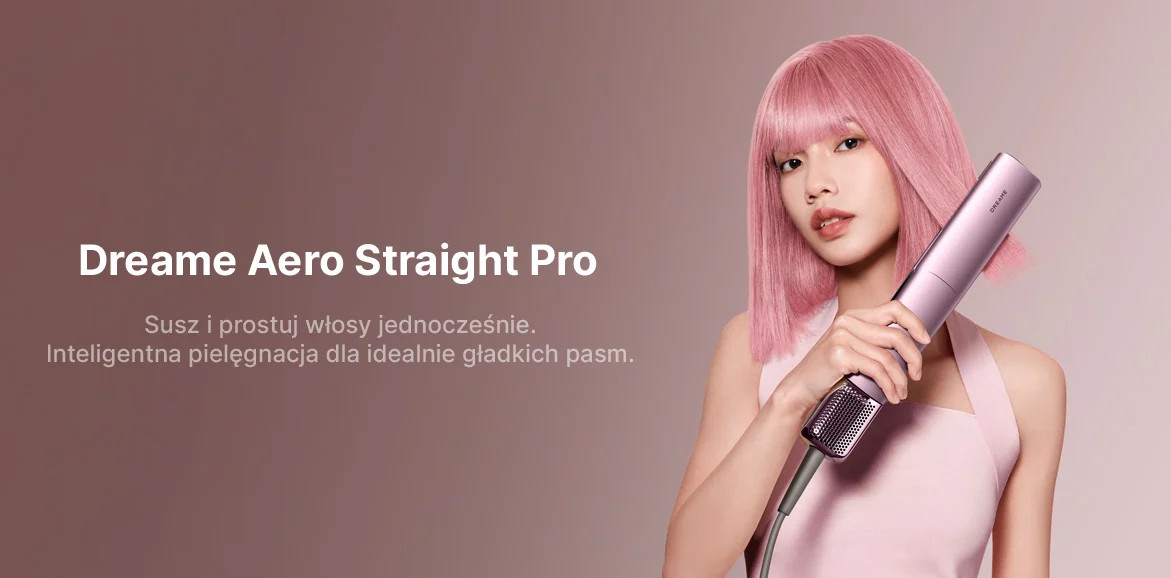 Kobieta z różowymi włosami trzyma różową prostownicę.
