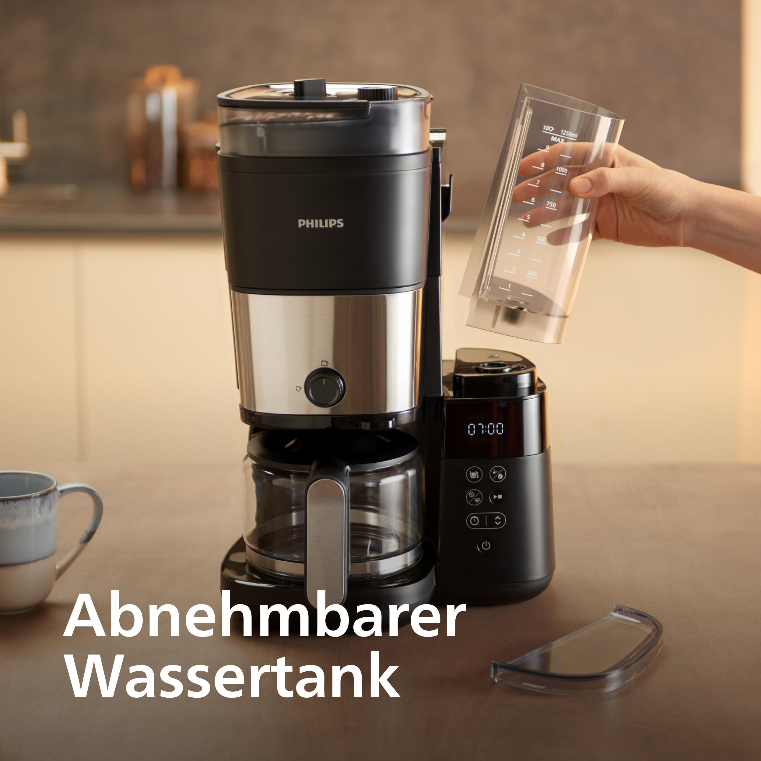 Philips Kaffeemaschine mit abnehmbarem Wassertank und digitaler Uhr.