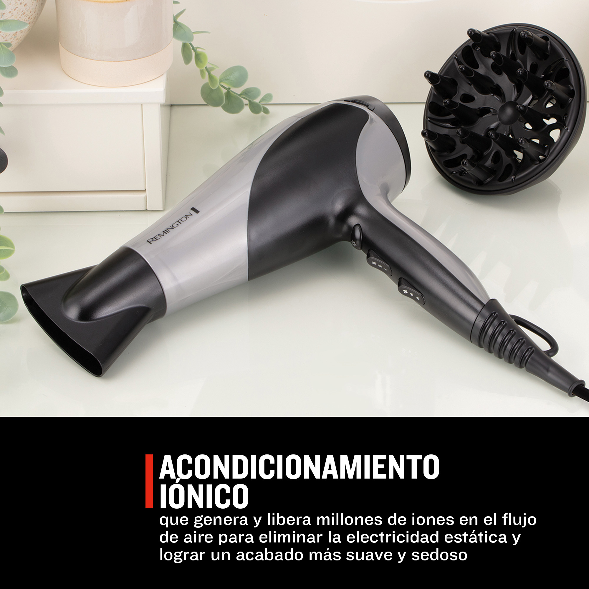 Un secador de pelo Remington plateado y negro con accesorio difusor.