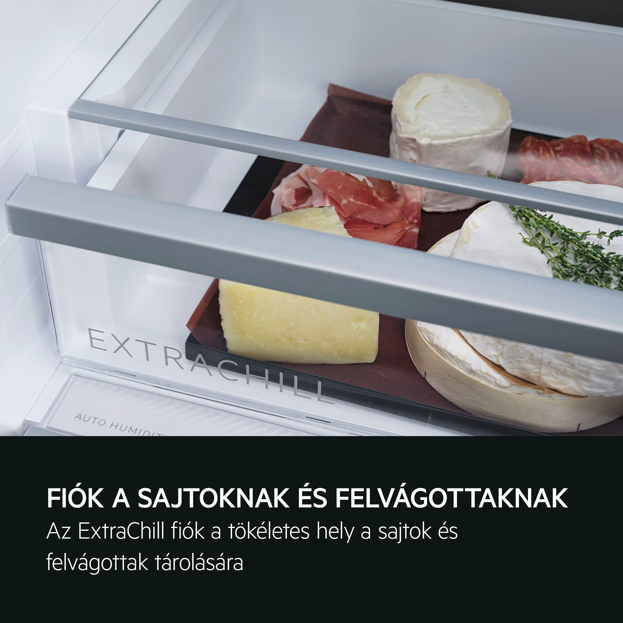 Sajt és felvágott az ExtraChill feliratú fiókban.