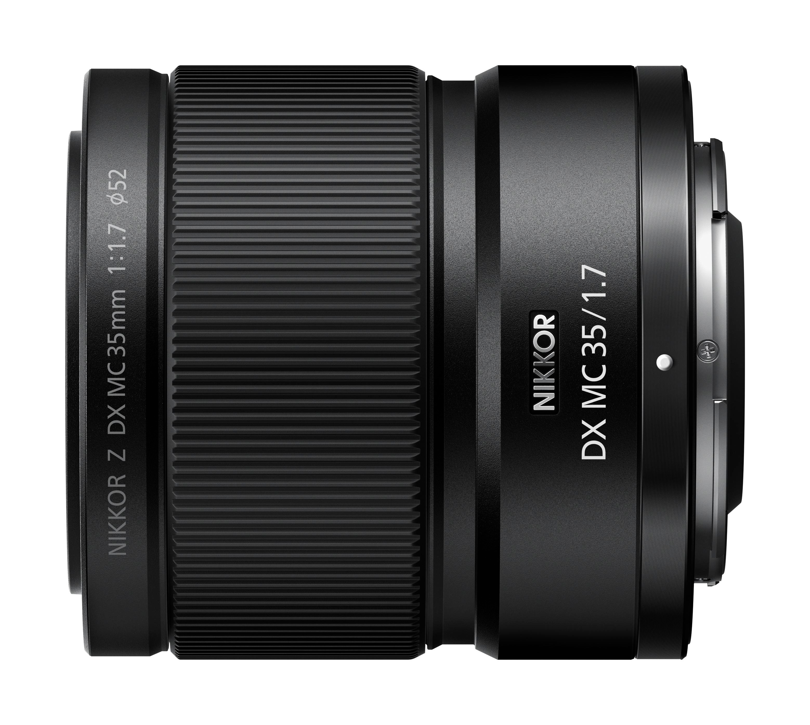 Ein schwarzes NIKKOR Z DX MC 35mm 1:1.7 Objektiv mit geriffelten Ringen.