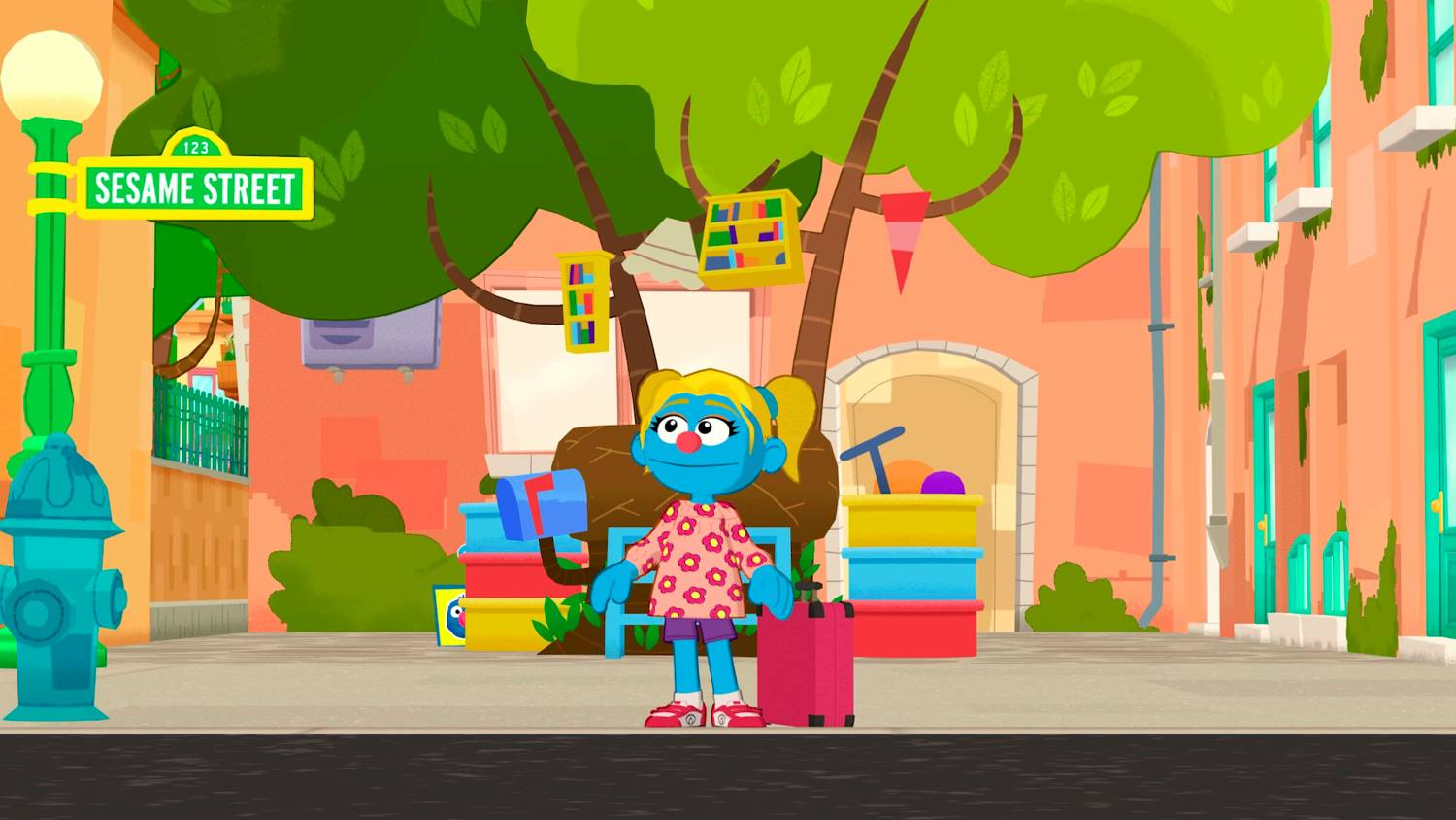Muppet azul con coletas rubias y camisa floral rosa está con una maleta rosa.