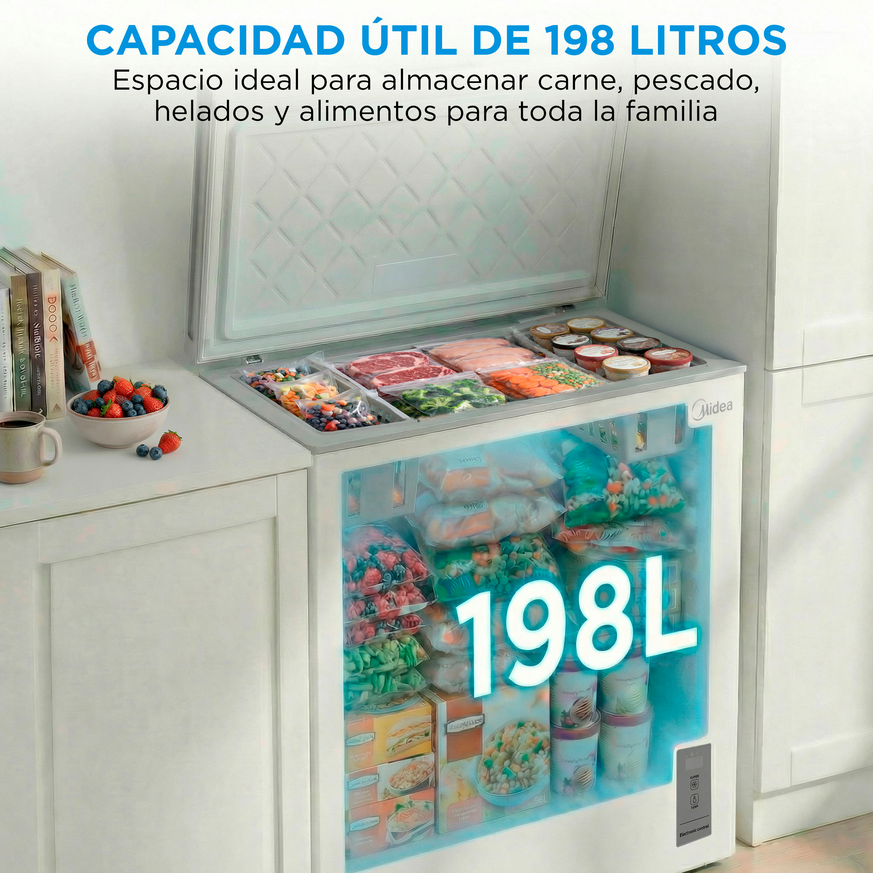 Congelador horizontal abierto lleno de carne, pescado, helados y bayas.