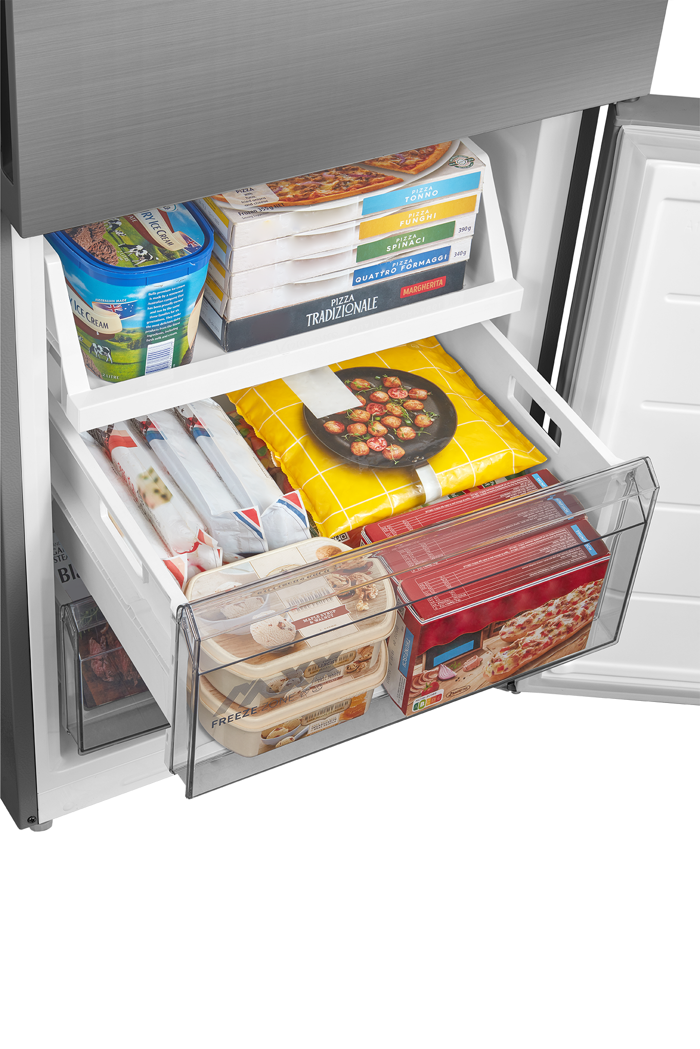 Un refrigerador abierto con cajones llenos: helado, pizzas, bayas congeladas y más.