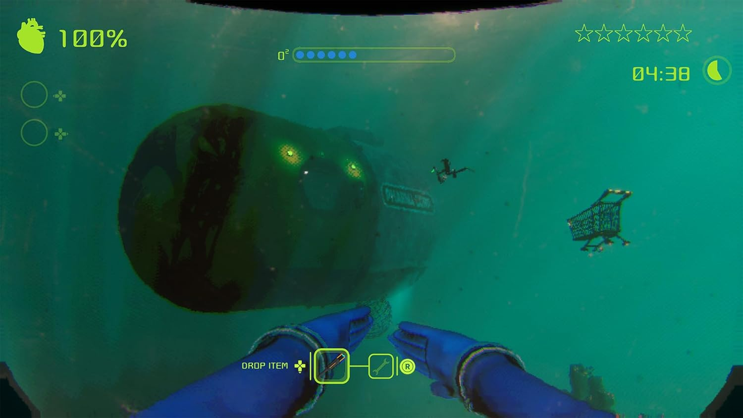 Unterwasserszene mit großem Schiff, Einkaufswagen und Spielerhänden, die Gegenstände halten.