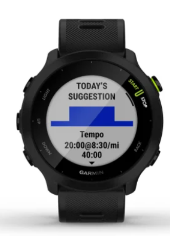 Czarny zegarek Garmin z sugestią treningu: Tempo 20:00 @ 8:30/mi 40:00.