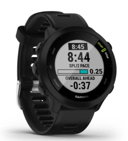 Czarny zegarek sportowy Garmin z cyfrowym wyświetlaczem pokazującym czas i tempo.