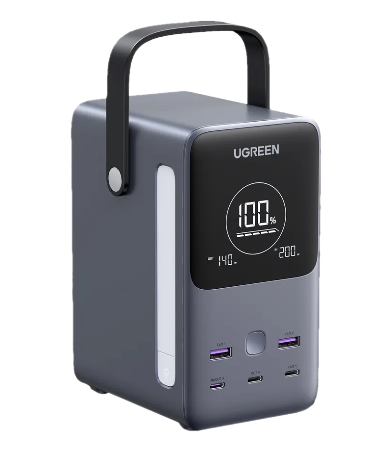 Grauer tragbarer UGREEN Powerstation mit digitaler Anzeige (100%) und mehreren USB-Anschlüssen.