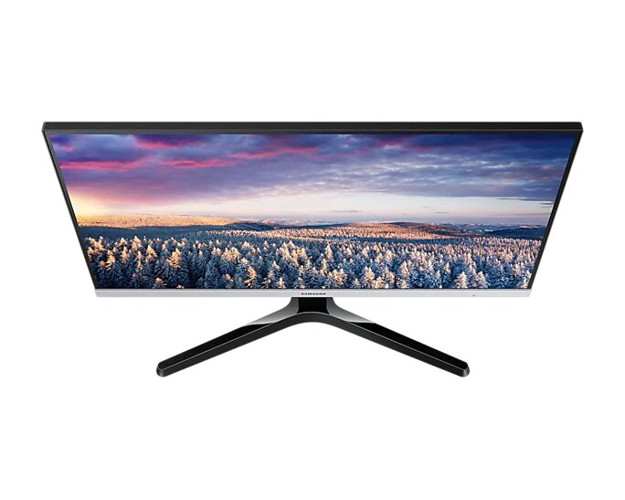 Monitor Samsung wyświetla ośnieżony krajobraz leśny o zachodzie słońca.
