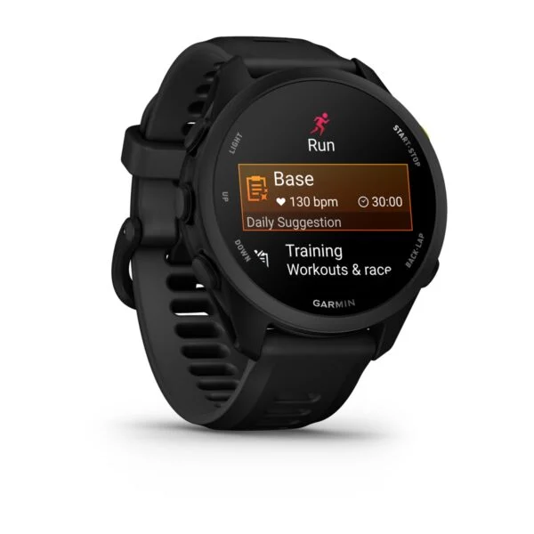 Fekete Garmin okosóra futási opciókkal: Futás, Alap, Napi javaslat.