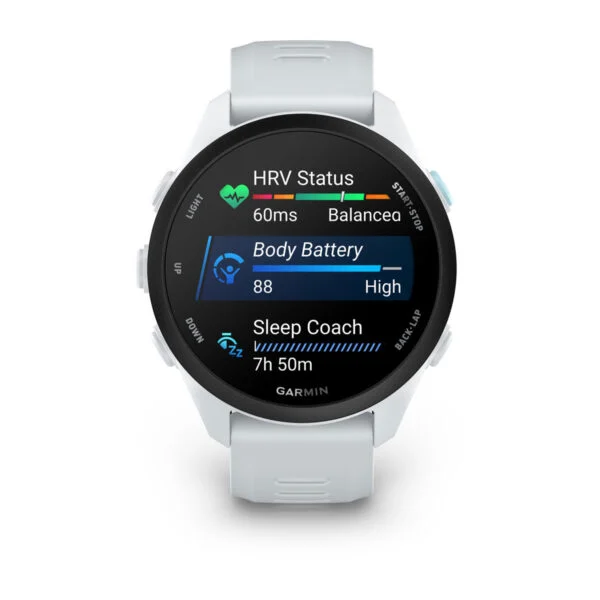 Fehér Garmin óra HRV-státusz, testakkumulátor és alvásedző kijelzéssel.