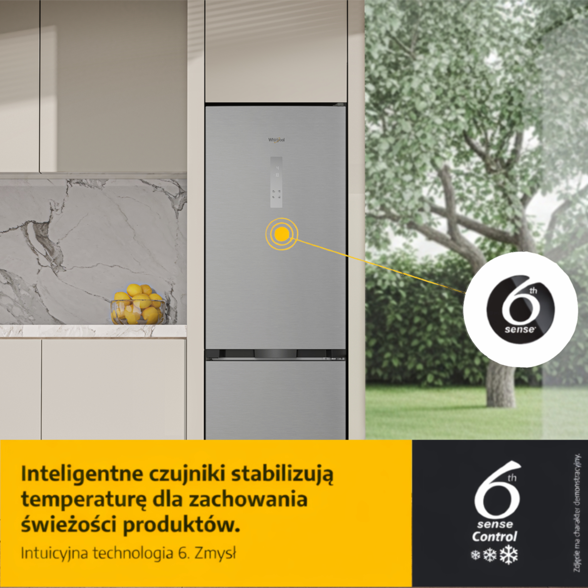 Nowoczesna lodówka w kuchni z cytrynami i drzewem w tle.