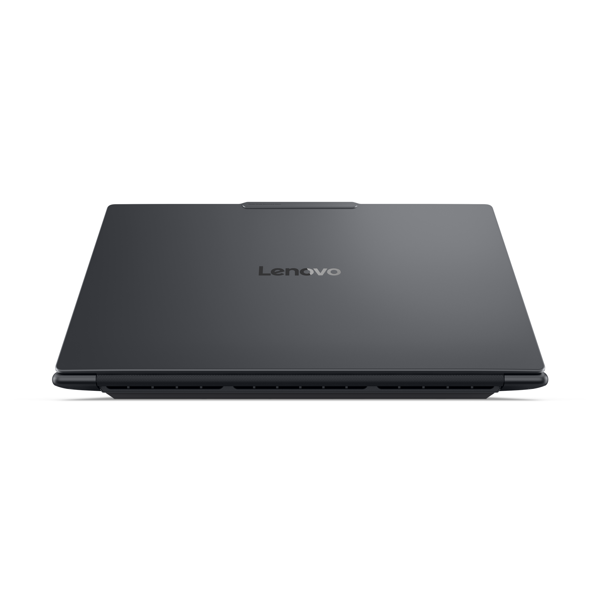 Graues Lenovo Laptop auf schwarzem Hintergrund.