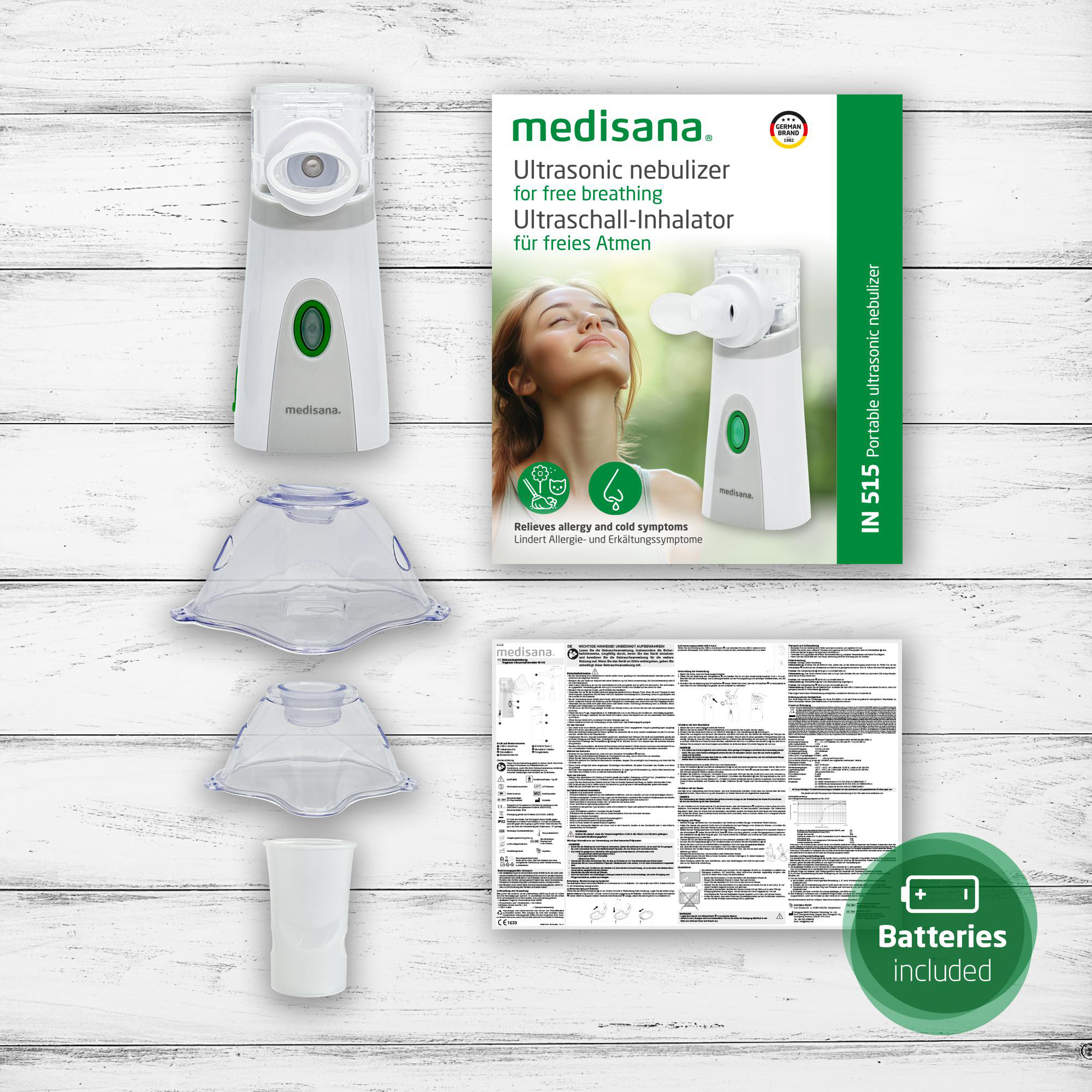 Ein Medisana Ultraschall-Inhalator mit Zubehör, Gebrauchsanweisung und Batterie-Hinweis.