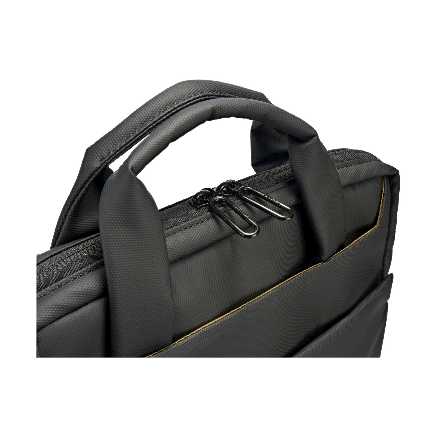 Primo piano di una borsa nera per laptop con due cerniere e una maniglia.