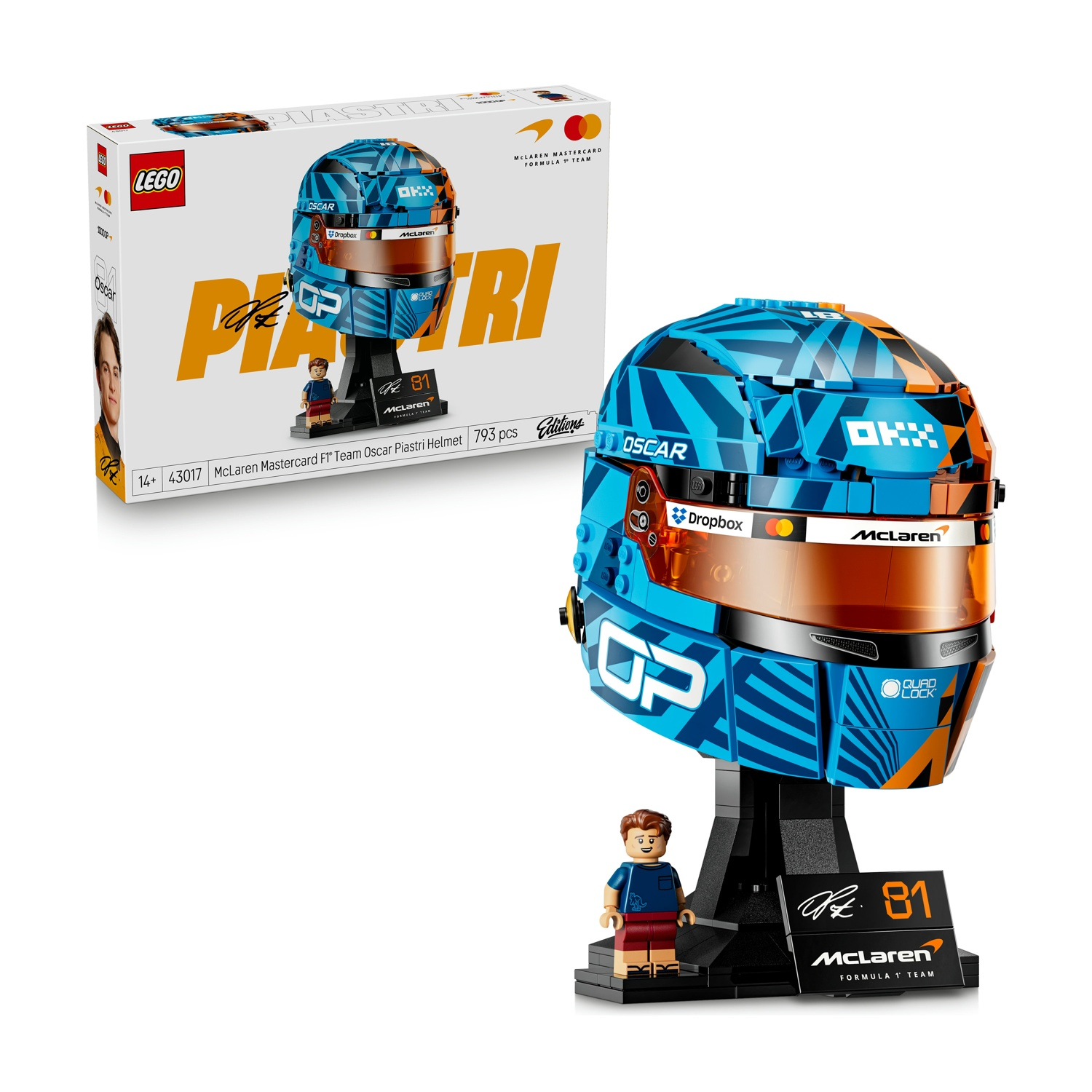 Modello LEGO del casco F1 di Oscar Piastri su un supporto con minifigure.