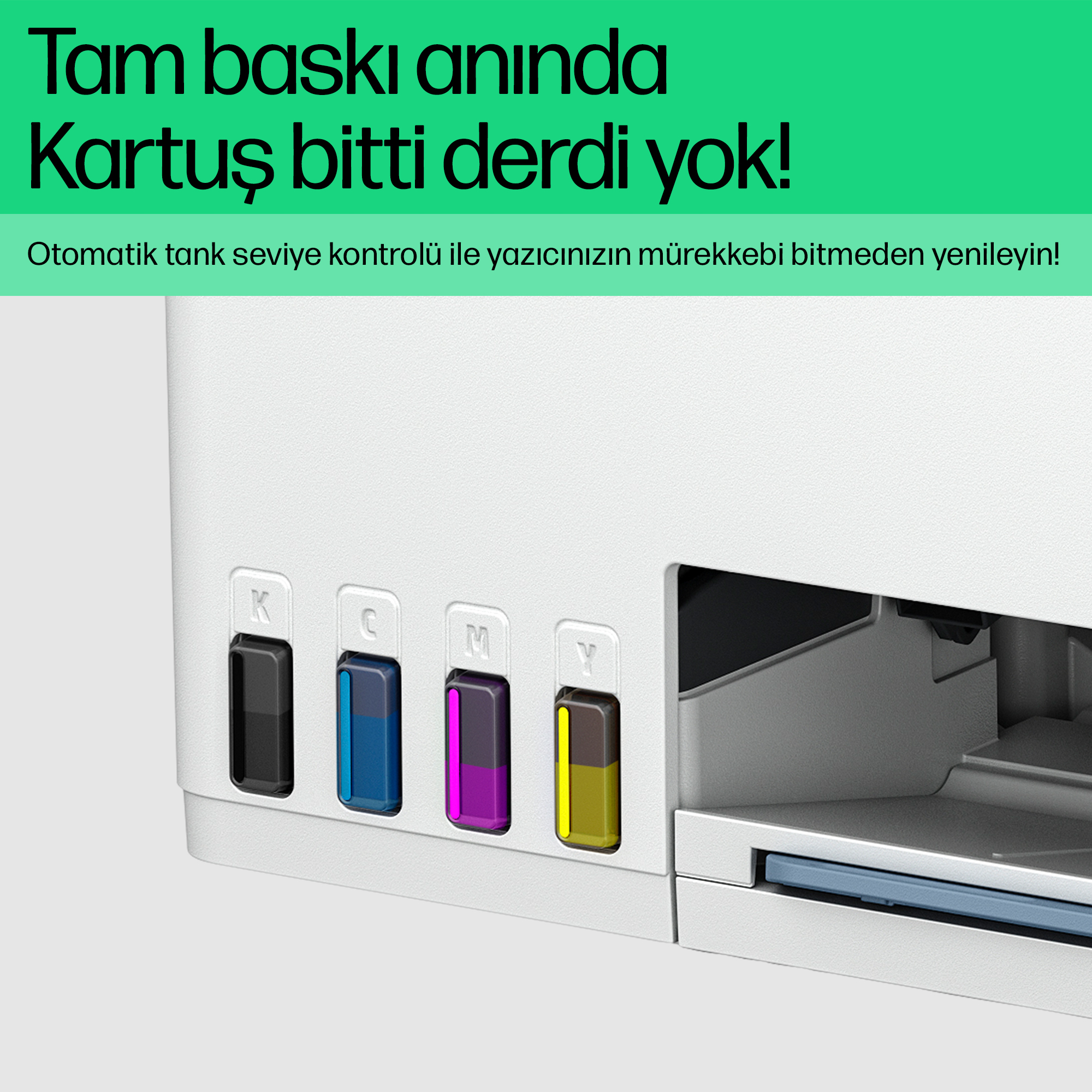 Dört görünür mürekkep haznesi olan beyaz bir yazıcı: siyah, mavi, magenta ve sarı.