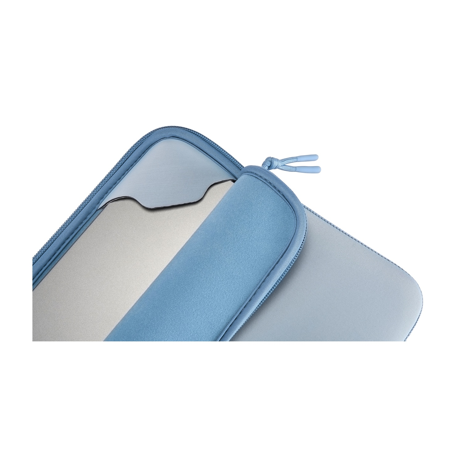 Una custodia blu chiaro per laptop, parzialmente aperta, che rivela un dispositivo argentato.