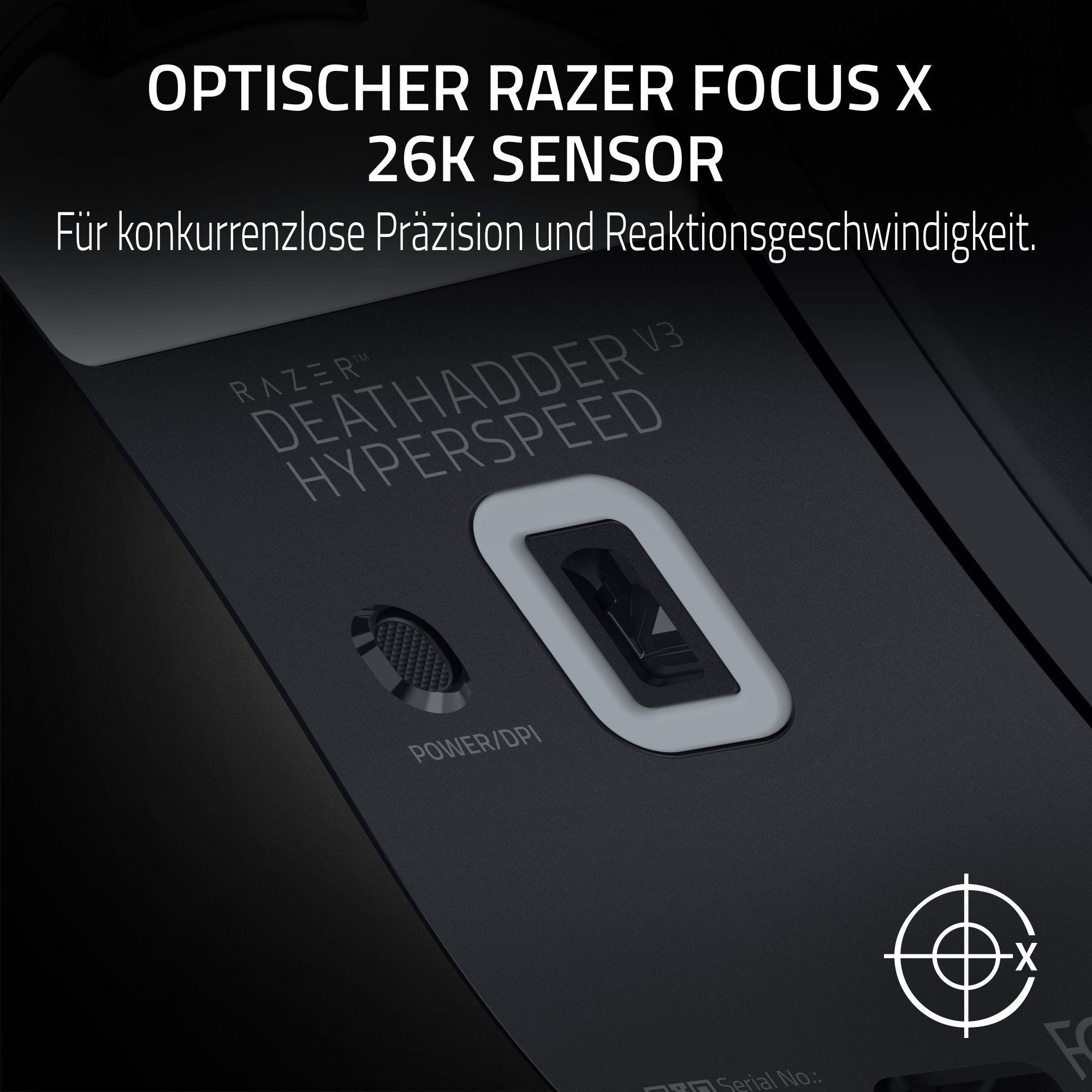 Nahaufnahme einer schwarzen Razer Deathadder V3 Hyperspeed Maus mit "Power/DPI"-Taste.