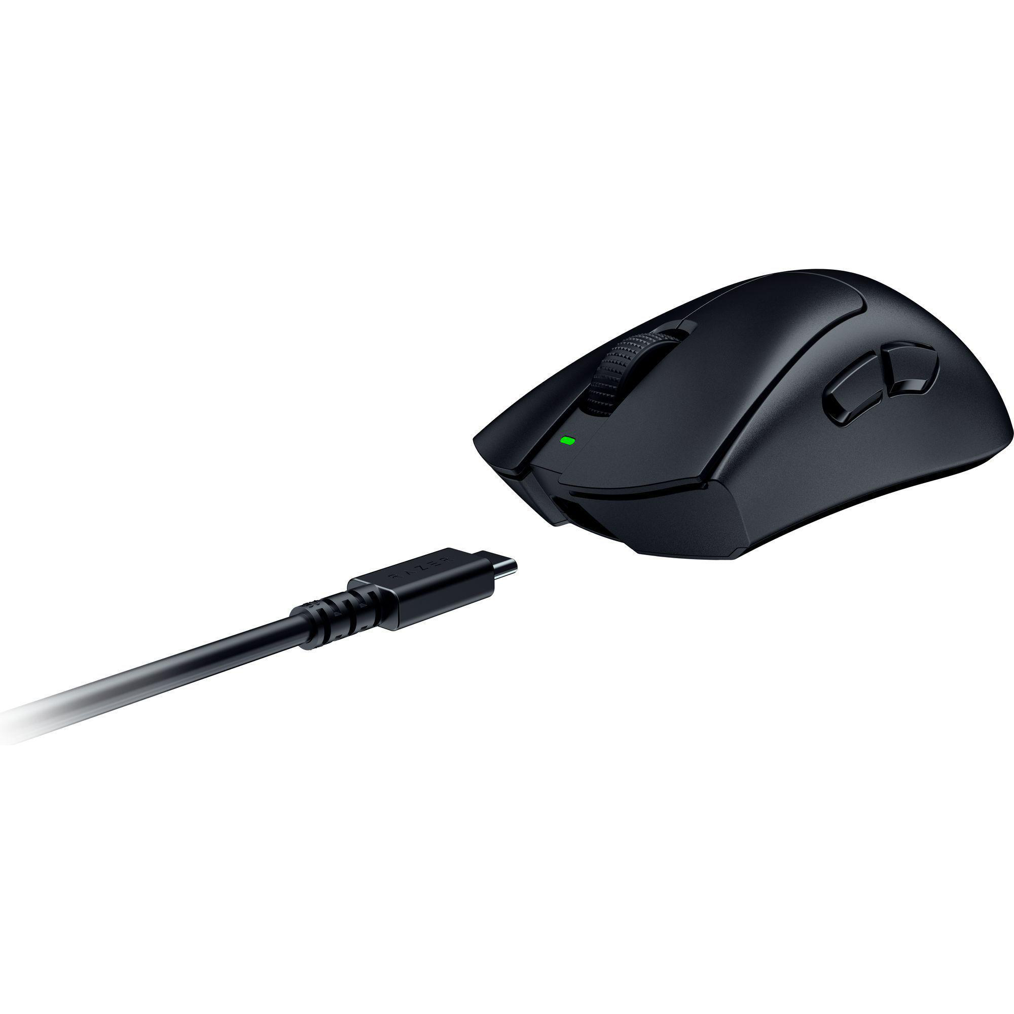 Schwarze Gaming-Maus mit USB-C-Kabel und grüner Ladeanzeige.