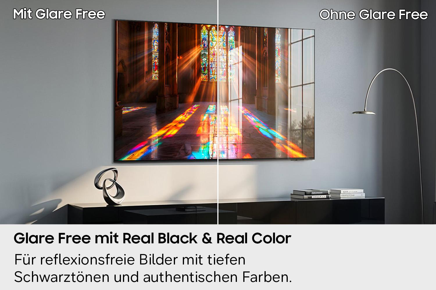 Geteilter TV-Bildschirm: Links blendfreie Glasmalerei, rechts Fensterreflexionen.