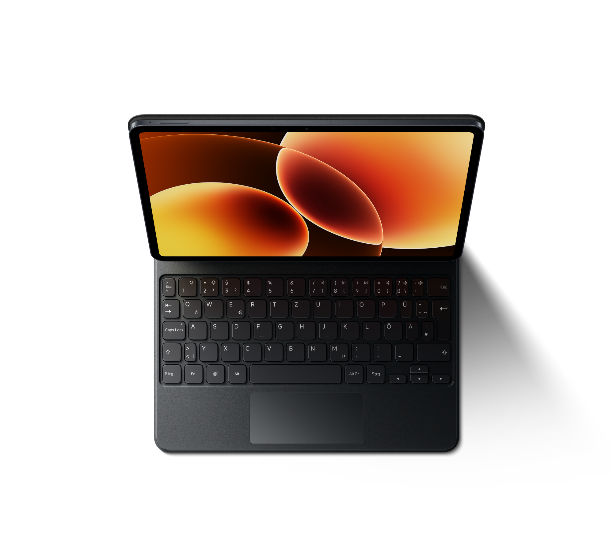 Ein schwarzes Tablet mit angebrachtem Tastatur-Case, das auf schwarzem Hintergrund liegt.