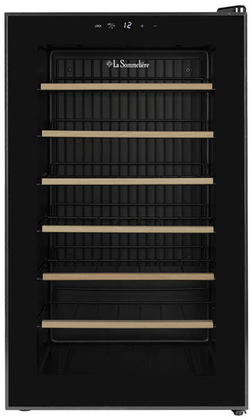 Schwarzer Weinkühlschrank mit sechs Regalen und Holzleisten.