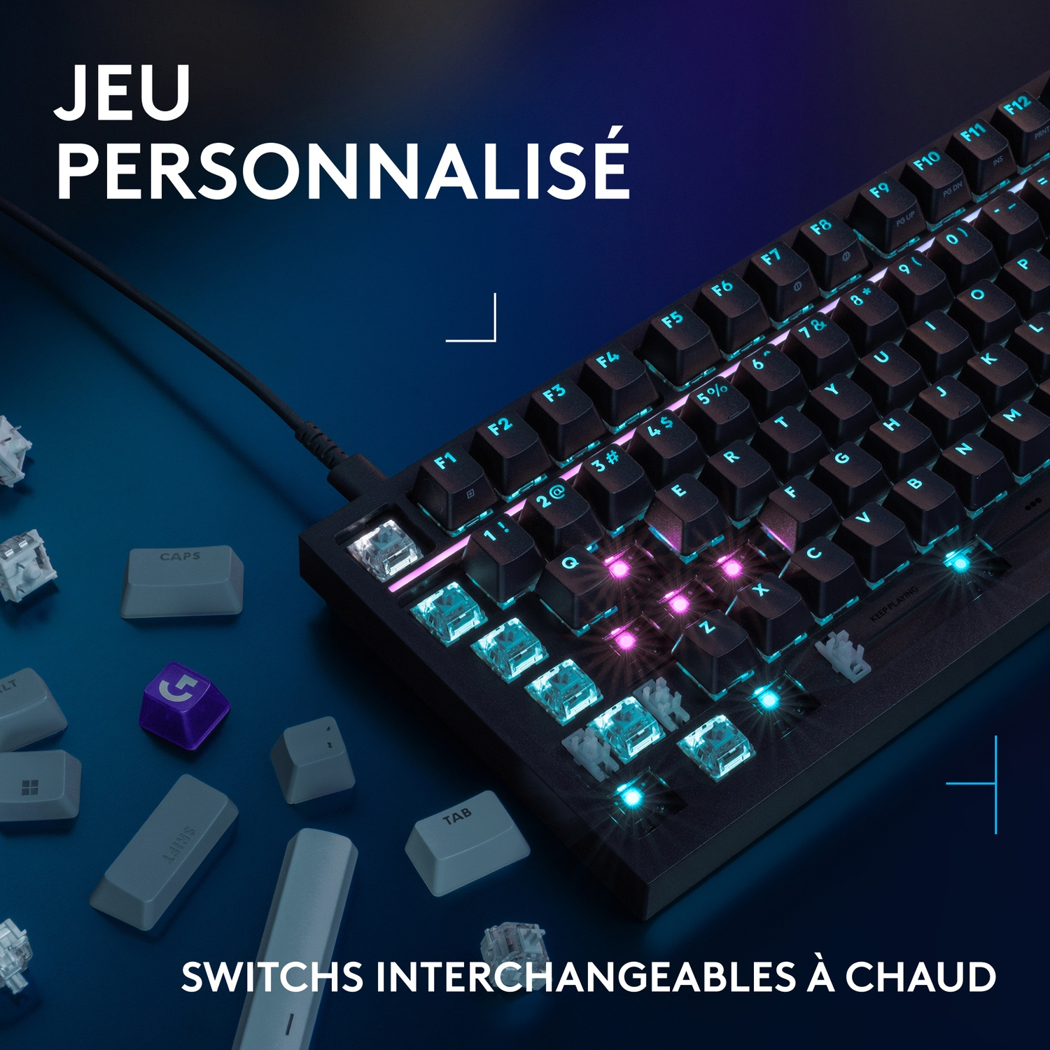 Un clavier avec des touches éclairées et des commutateurs interchangeables.
