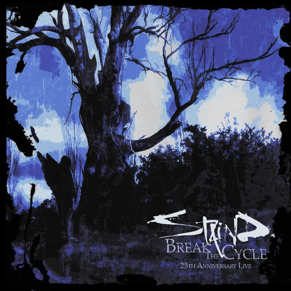 Un arbre sombre se dresse sur un ciel bleu avec des nuages. Logo du groupe en bas.