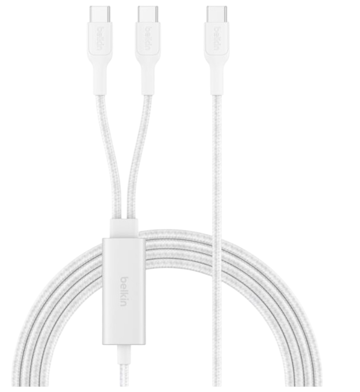 Tek beyaz konektörlü ve beyaz kablolu üç beyaz USB-C kablosu.