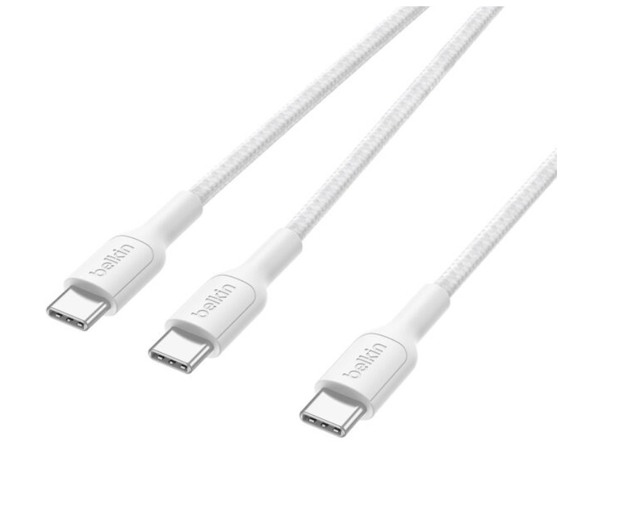 Üç adet beyaz Belkin USB-C kablosu, örgülü kablolar ve beyaz konektörler.