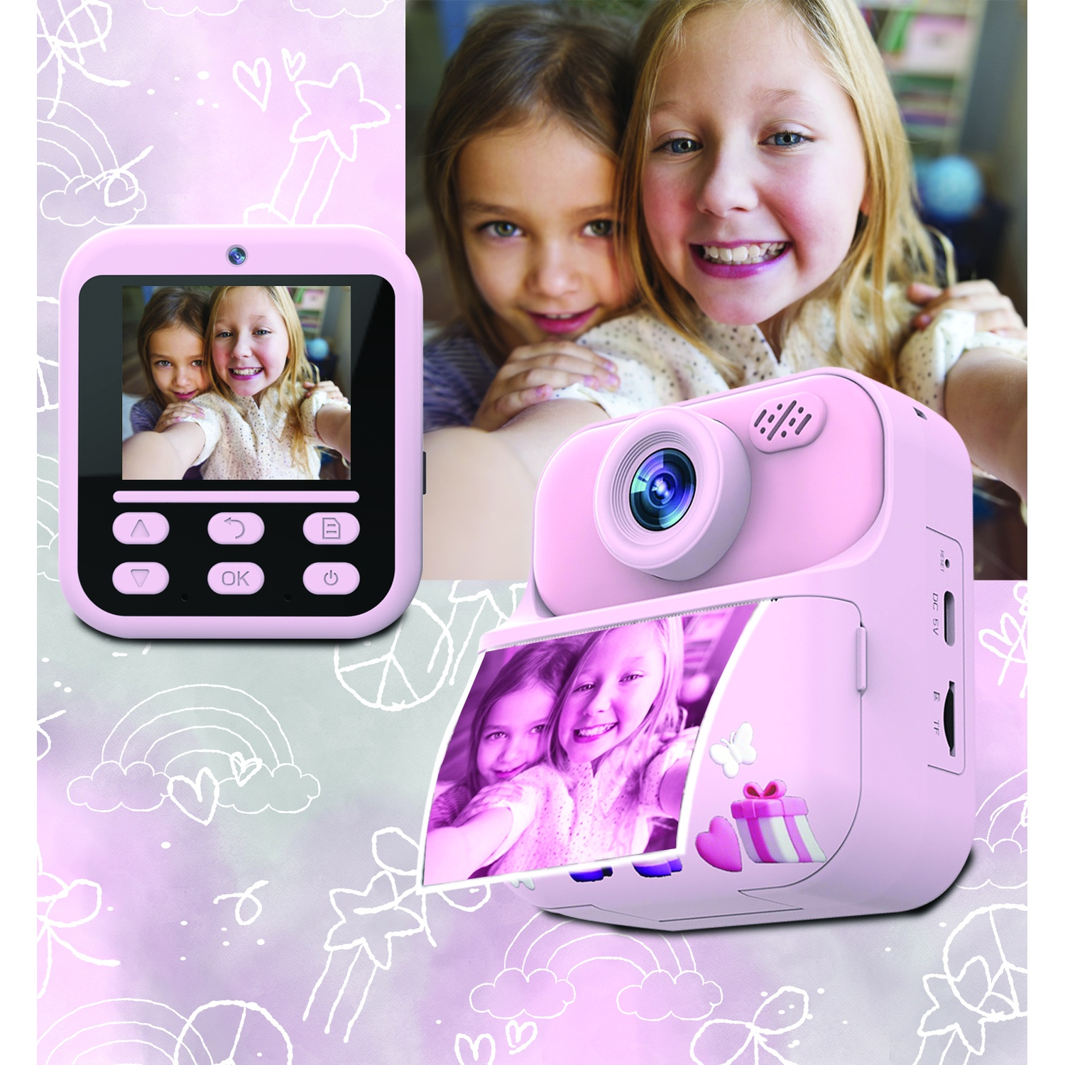 Due bambine sorridono alla fotocamera, una fotocamera digitale rosa con display.