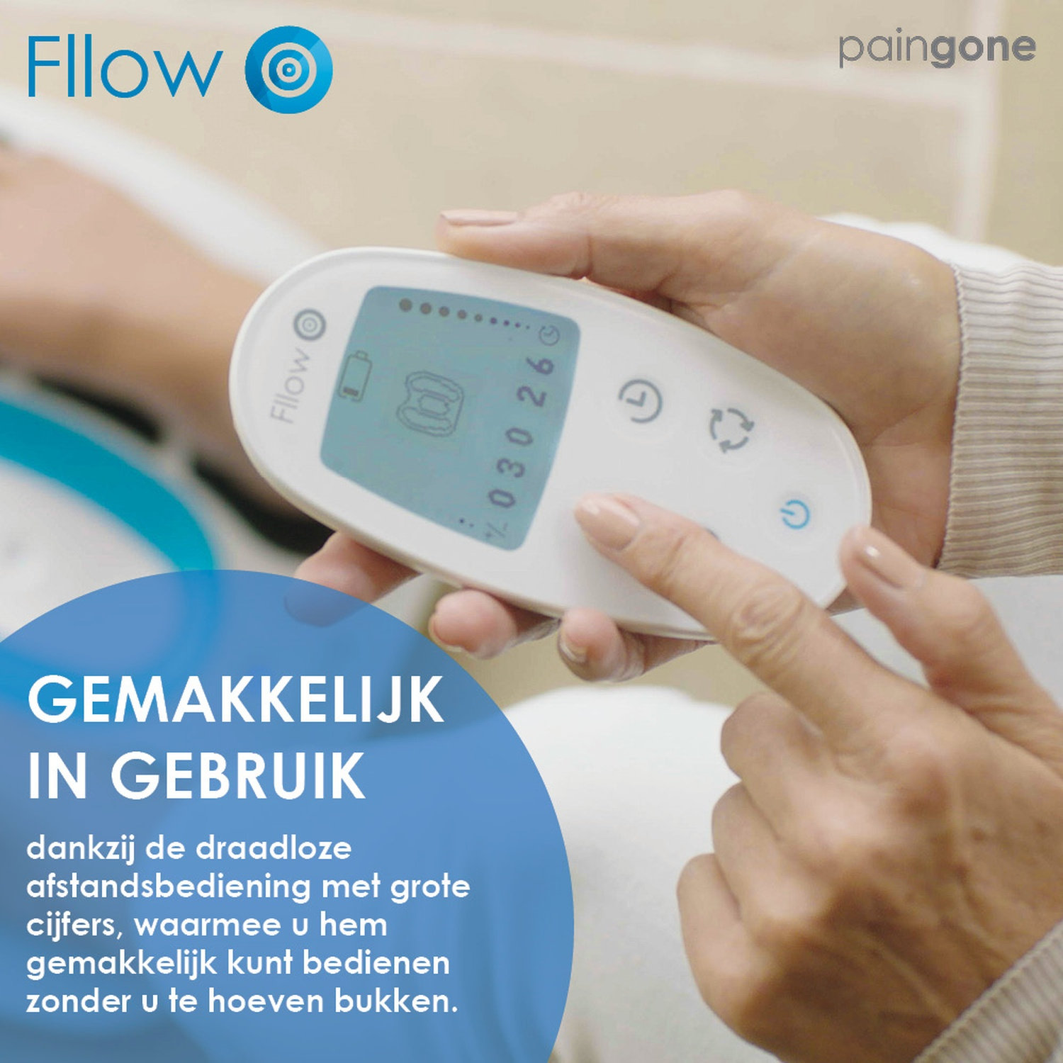 Persoon bedient een wit apparaat met blauw display en knoppen.