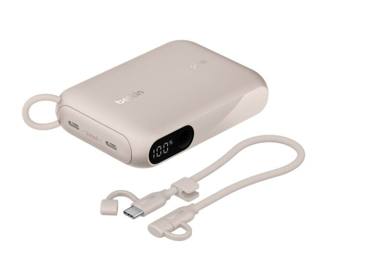 USB-C kablolu, %100 şarj gösteren bej Belkin powerbank.