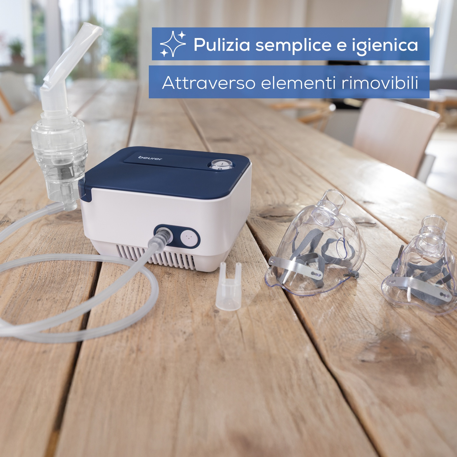 Un nebulizzatore con accessori su un tavolo di legno.