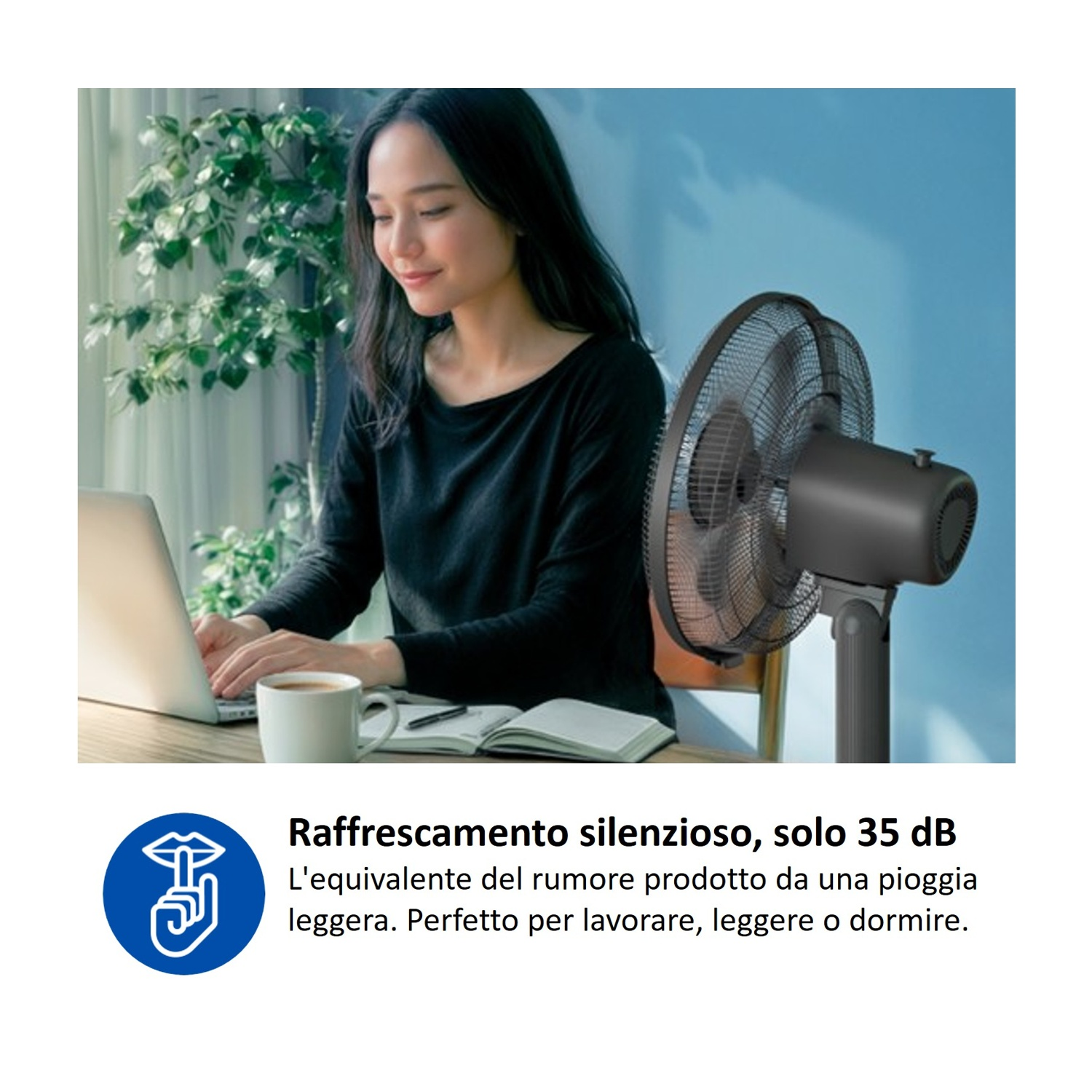 Una donna lavora al laptop accanto a un ventilatore. Silenzioso.