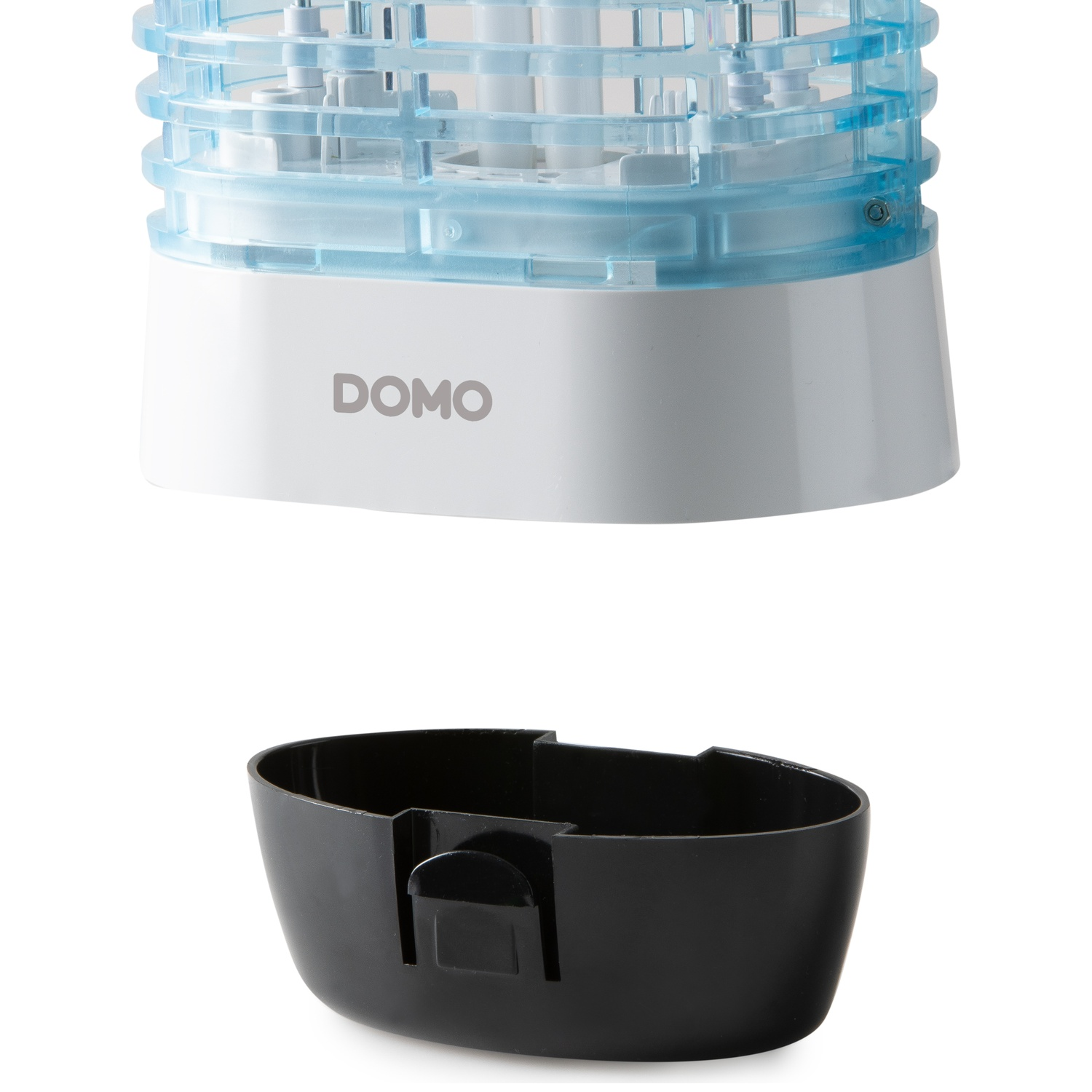 Une bouilloire blanche Domo avec un couvercle bleu et un bac de collecte noir.