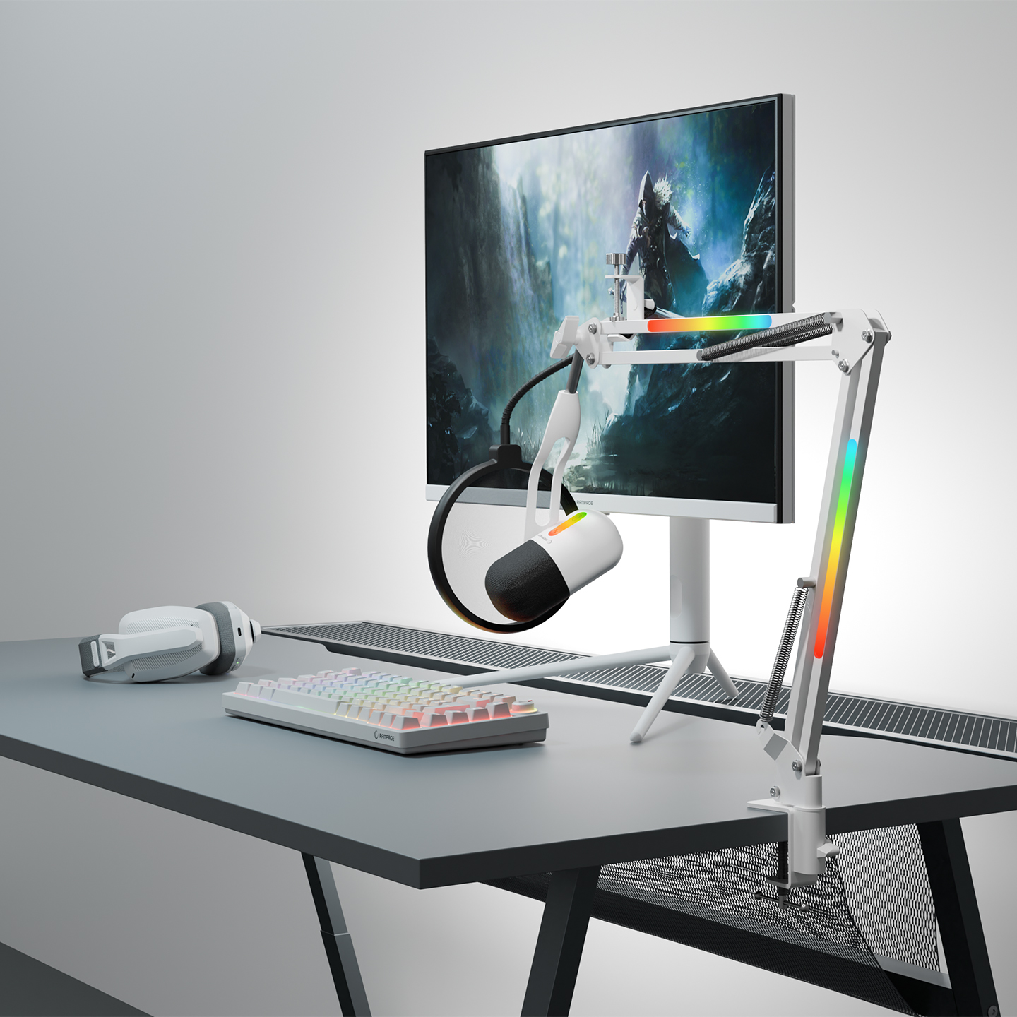 Monitör, mikrofon, klavye ve kulaklık bulunan bir masa. RGB aydınlatma efektleri.
