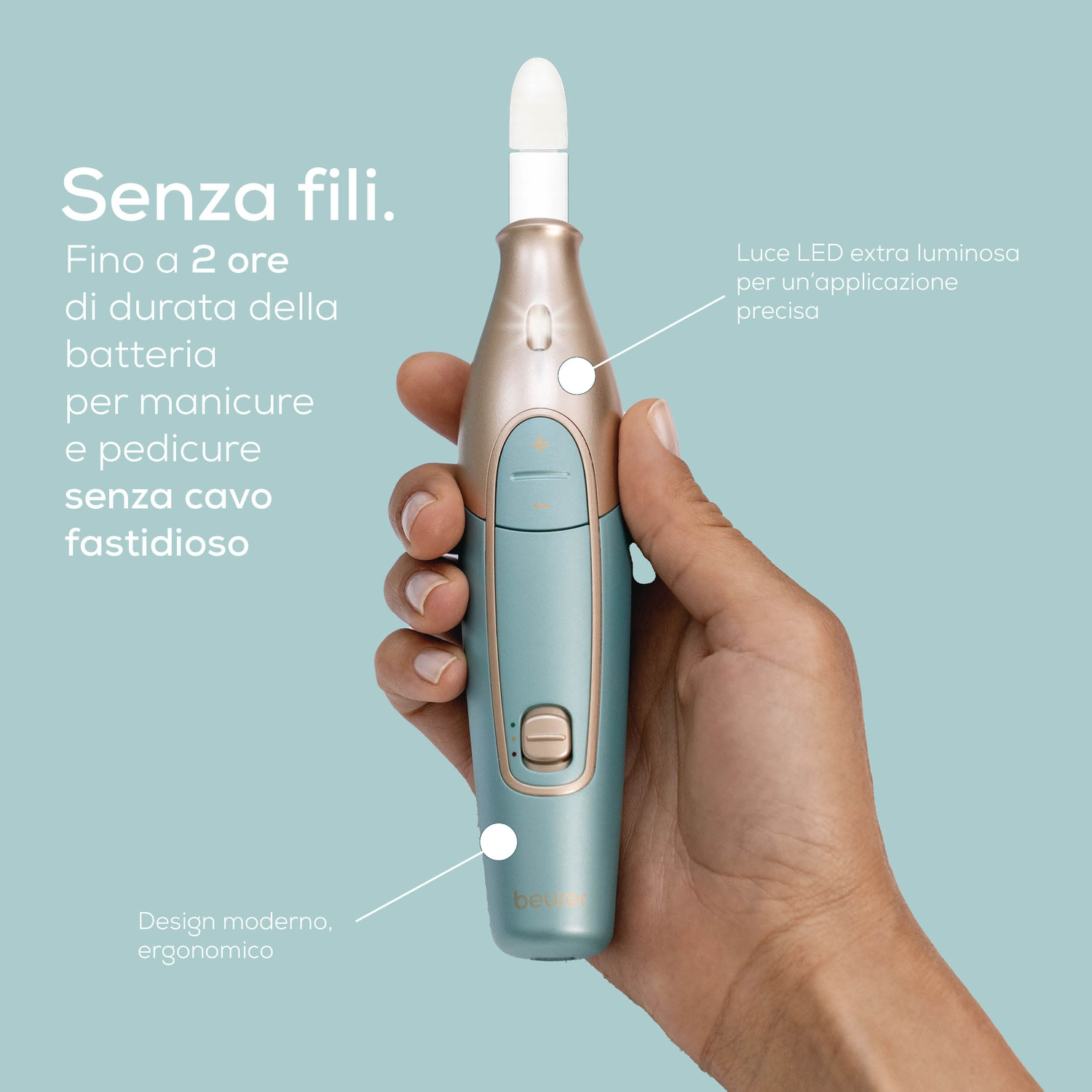 Una mano tiene un dispositivo cordless per manicure/pedicure con luce LED.